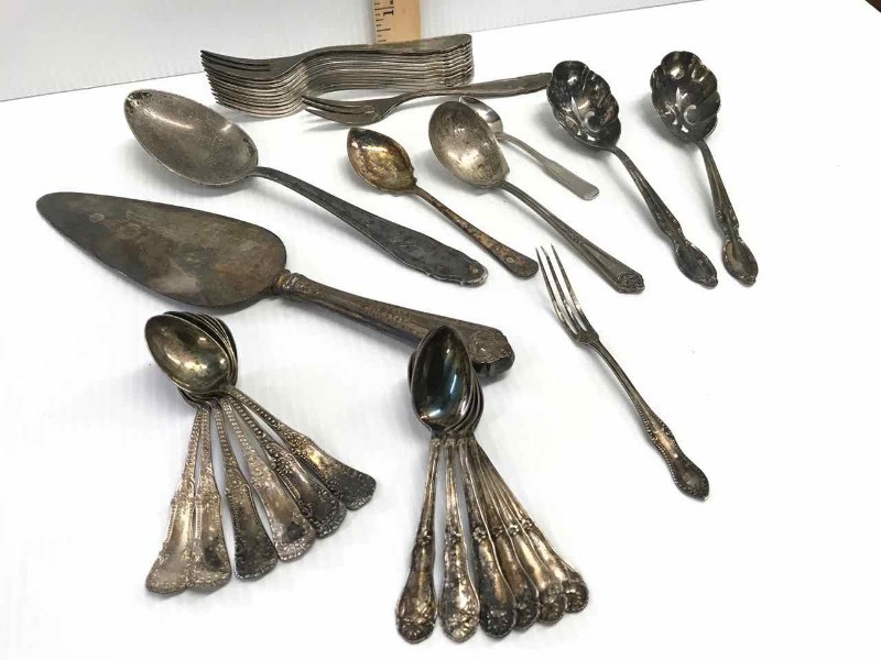 lot 119 image: Assorted Flatware, (1) Sterling Navarre, (1) Sterling Handle Cake Server