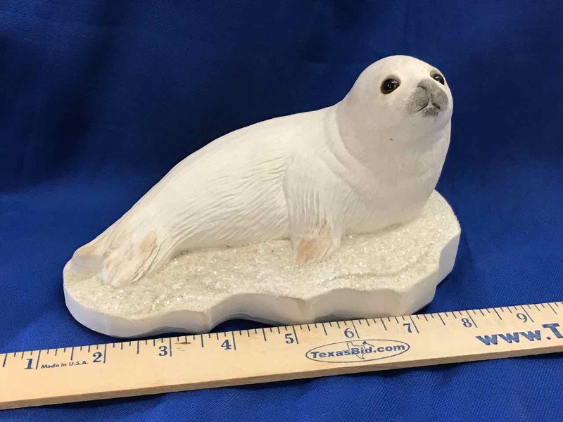lot 128 image: Baby Seal Figurine