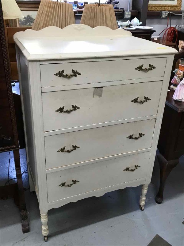 lot 141 image: Chest of Drawers
