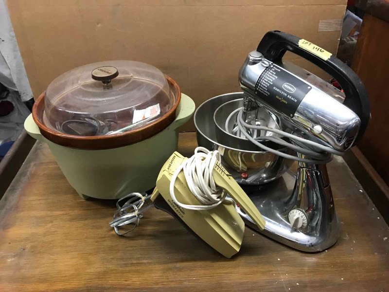 lot 146 image: Scovill H.B. Mixer with Bowls, Rival Slow Cooker, Hand Mixer