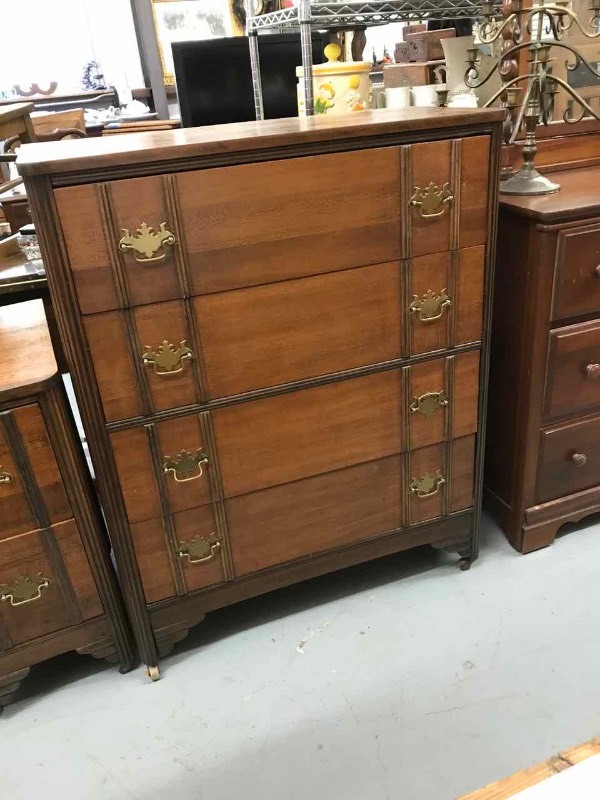 lot 205 image: AntiqueVintage Chest of Drawers