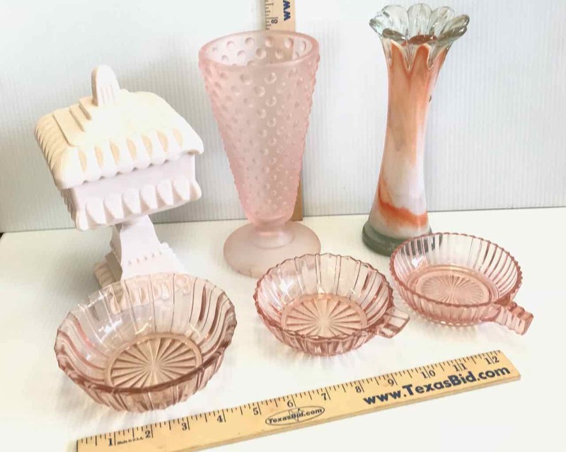 lot 218 image: Pink Glass Vase, Candy Dish, Finger Bowls, Small Bowl and a Art Glass Swirl Vase