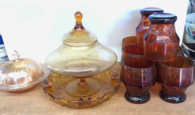 lot 219 image: AmberBrown Glass Thumb Print Ash Tray, Lidded Candy Jar, Marigold Butter