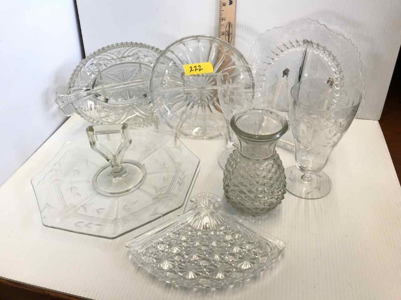 lot 222 image: Clear Glass Etched Tid-Bit Plate, Divided Dishes