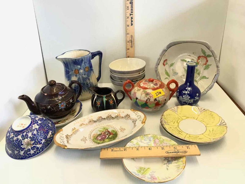 lot 226 image: Japan Bowls, Pitcher, Creamer, Etc.
