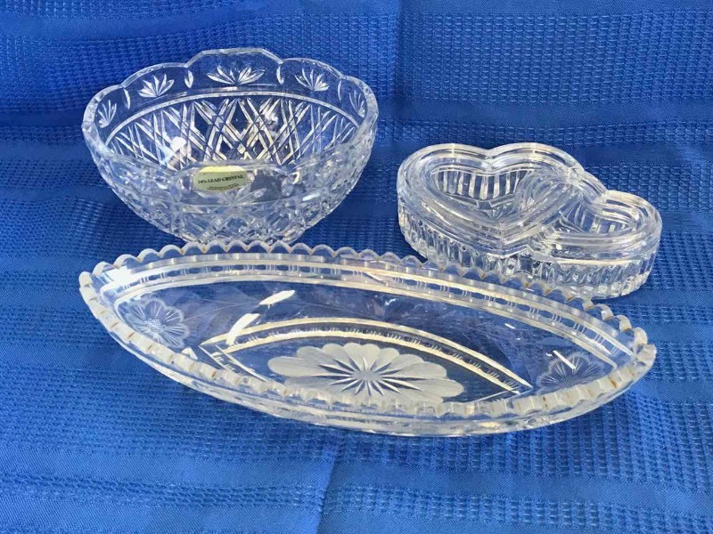 lot 229 image: Crystal  Bowls, Heart Box