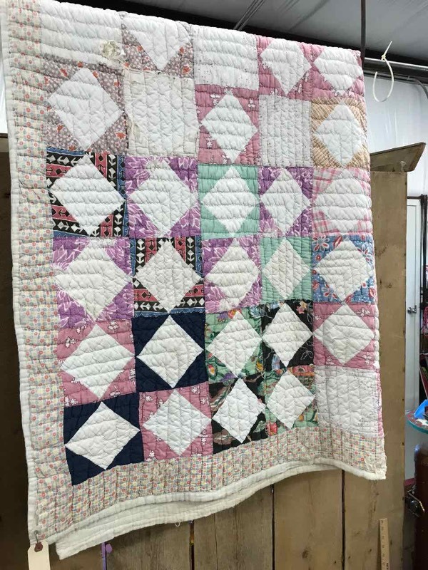 lot 301 image: Old Quilt