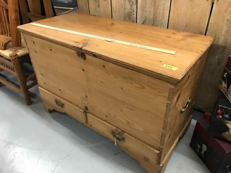lot 304 image: Antique Footed Pine Chest
