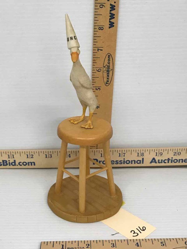 lot 316 image: Greenwich Workshop Collection, Head of the Class Goose, Will Bullas