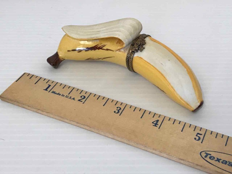 lot 335 image: Porcelain Box, Peint Main Limoges France  Banana, Rochard