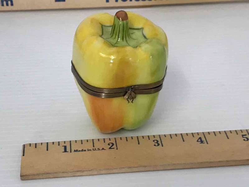 lot 336 image: Porcelain Box, Peint Main Limoges France Bell Pepper