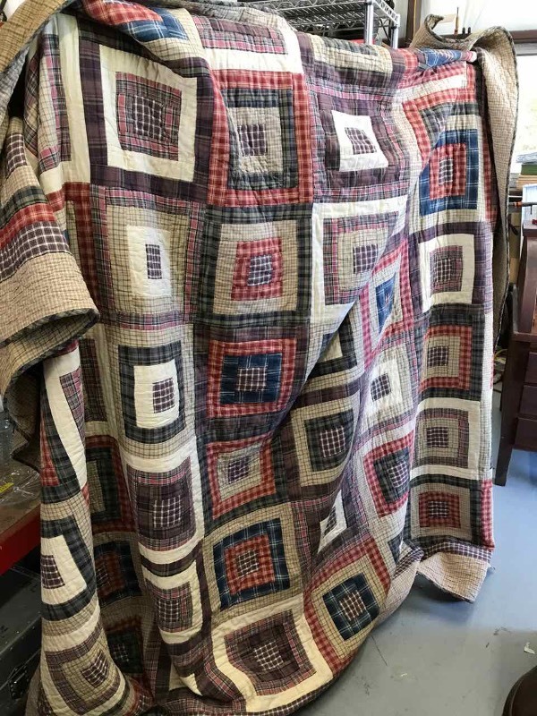 lot 358 image: Quilt  Victorian Heart, Squares (beige browns blues)
