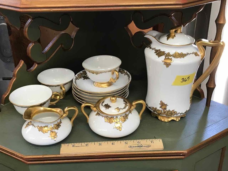 lot 365 image: Painted Tea Set, Davis 1919 Vienna Austria Pot, Limoges France (green) Creamer & Sugar, Noritake Nippon Cups