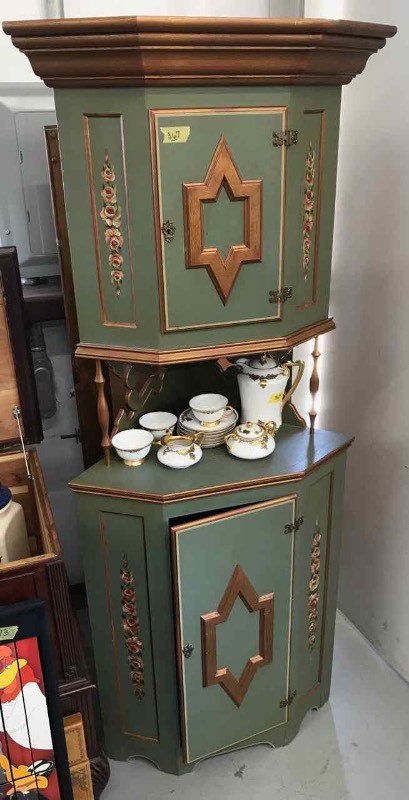 lot 367 image: Painted Corner Cabinet (green with gold, flowers)