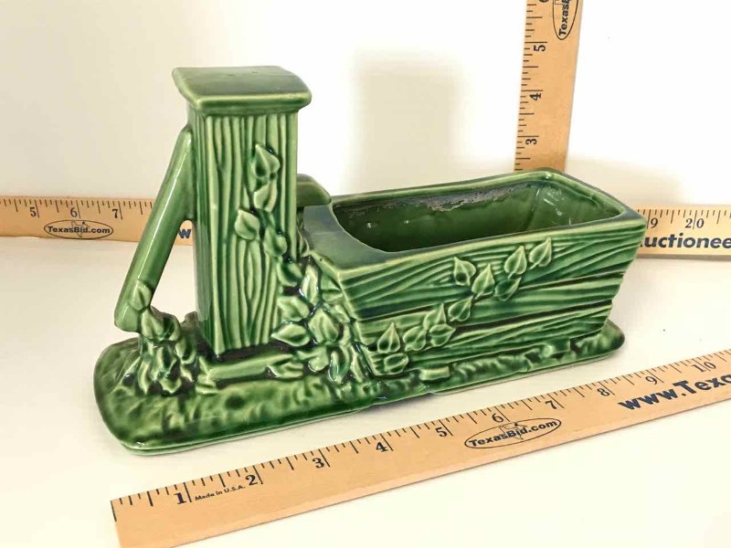 lot 376 image: Art Pottery Shawnee Planter (green)