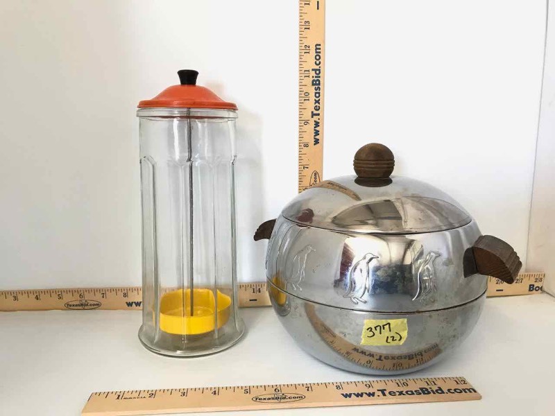 lot 377 image: Vintage Ball-Shaped West Bend Penguin Hot & Cold Server and a Gemco Straw Dispenser