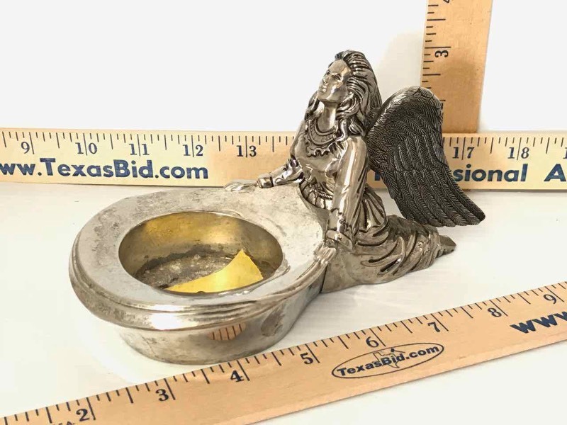 lot 389 image: Wallace Silversmiths Kneeling Angel Candle Cup