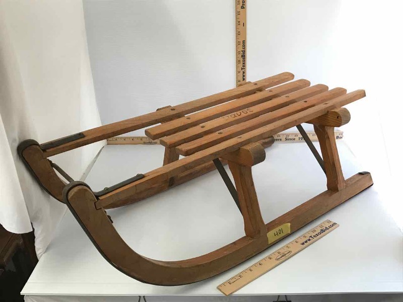 lot 401 image: Davos Wood Sled