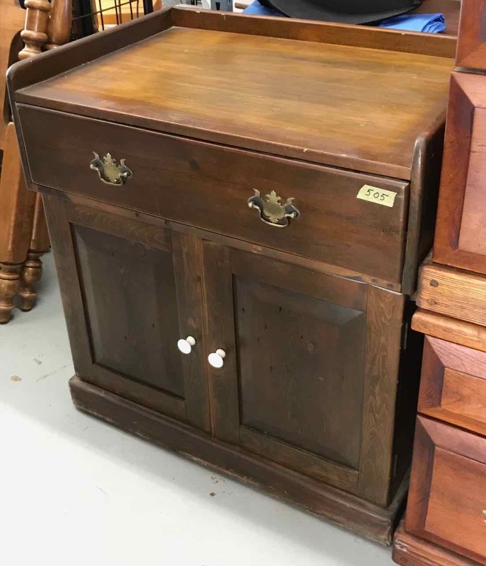 lot 505 image: Dry Sink