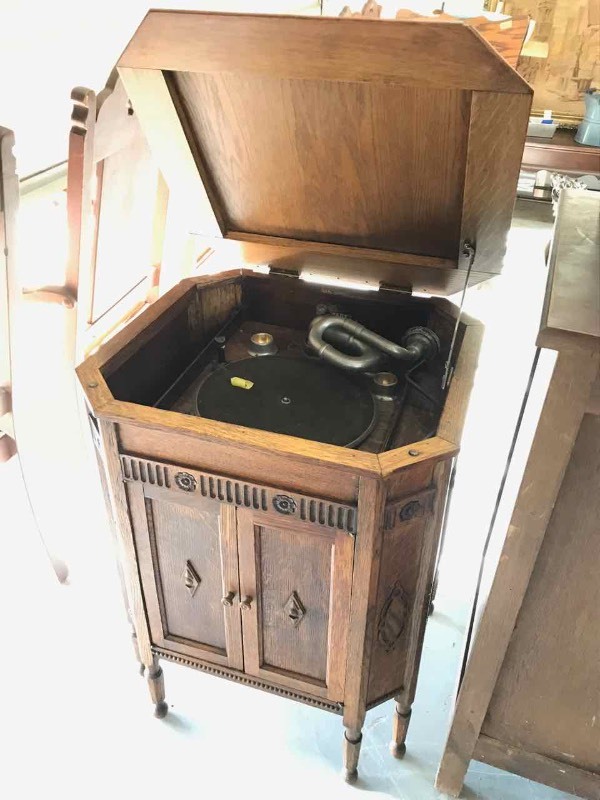 lot 511 image: Antique Gilbert & Co. Sheffield England Record Player, Oak Cabinet