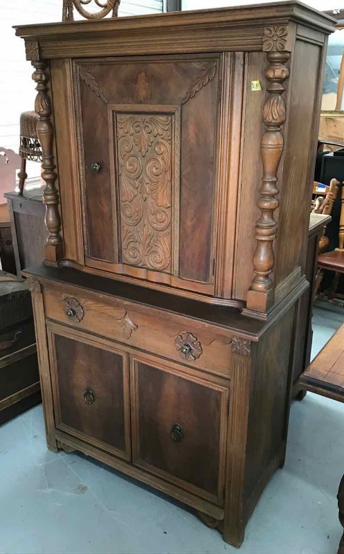 lot 513 image: Antique Furniture  Angelus Furniture Mfg. Co., Carved Oak  Hutch