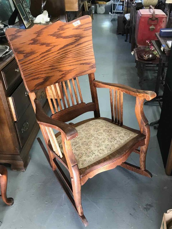 lot 516 image: Antique Rocker, Oak