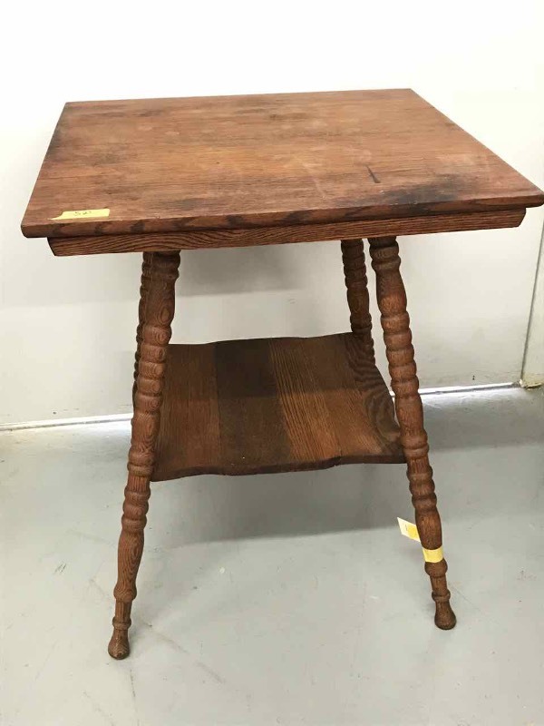 lot 521 image: Antique Oak Turned Leg Lamp Table