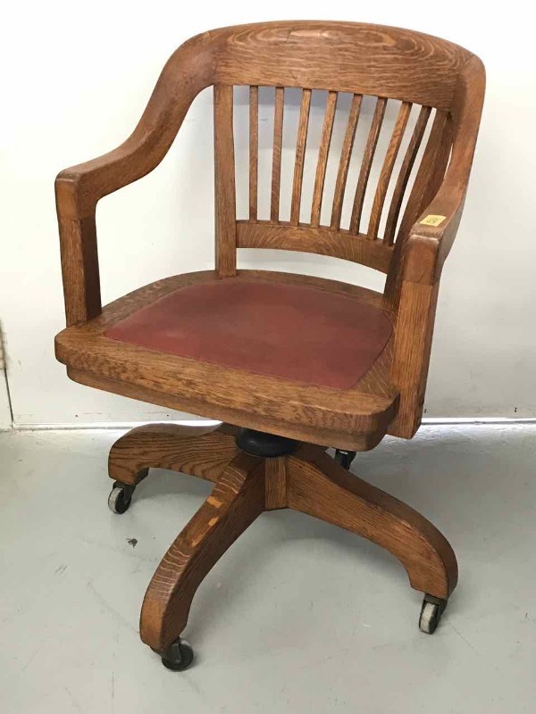 lot 524 image: Antique Oak Barrell Back Rolling Chair
