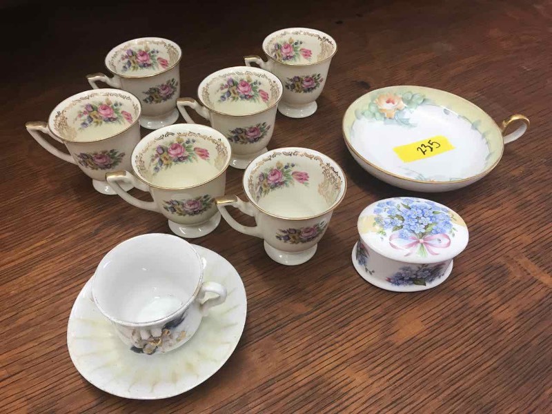 lot 235 image: Noritake Nippon, Forget-Me-Not, Staffordshire,Thomas Ivory Bone China