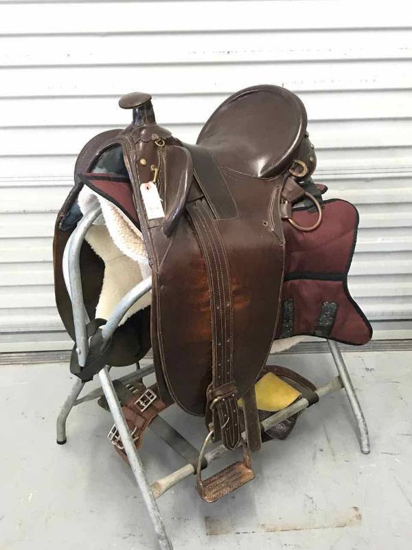 lot 1 image: Saddle  Australian Outrider, (2) Pads, Stand