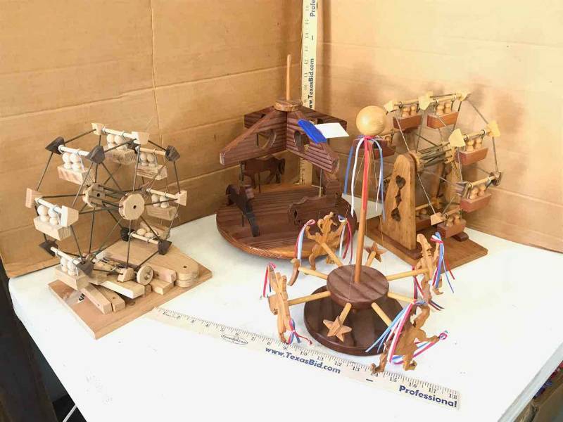 lot 52 image: Wood Craft Toys Carousel, Whirli-Gig, Merry Go Round, Carousel Needing Assembly (see video)