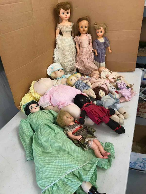 lot 58 image: Dolls