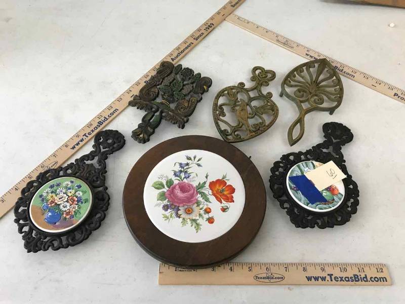 lot 60 image: Metal Trivets