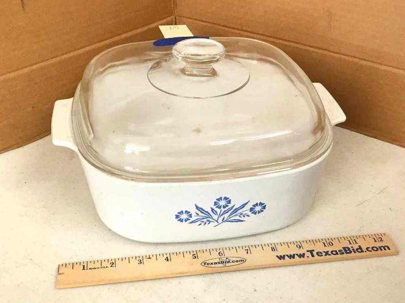 lot 64 image: Corningware 4-Quart Square with Glass Lid A-84-B