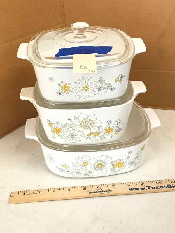 lot 66 image: Corningware (3) Square with Glass Lids (2, 1-34, 1-12 qts.)