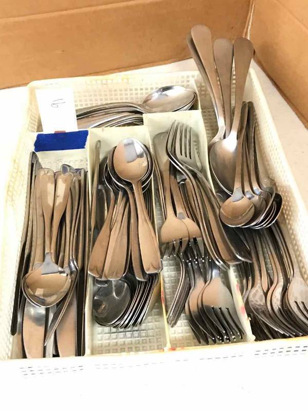 lot 91 image: Northland Stainless Flatware Set