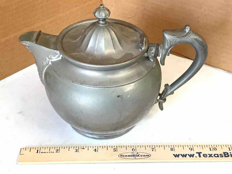 lot 97 image: Manning Bowman & Co. Porcelain Lined Tea Pot