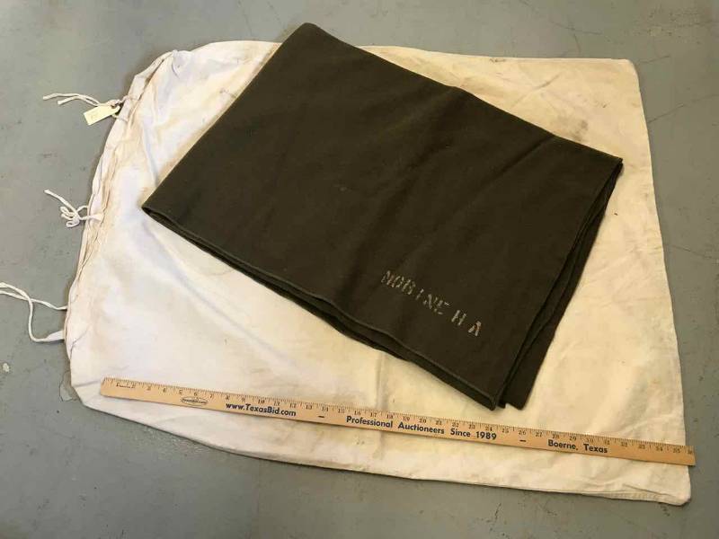 lot 108 image: Big Canvas Bag and a Green Blanket