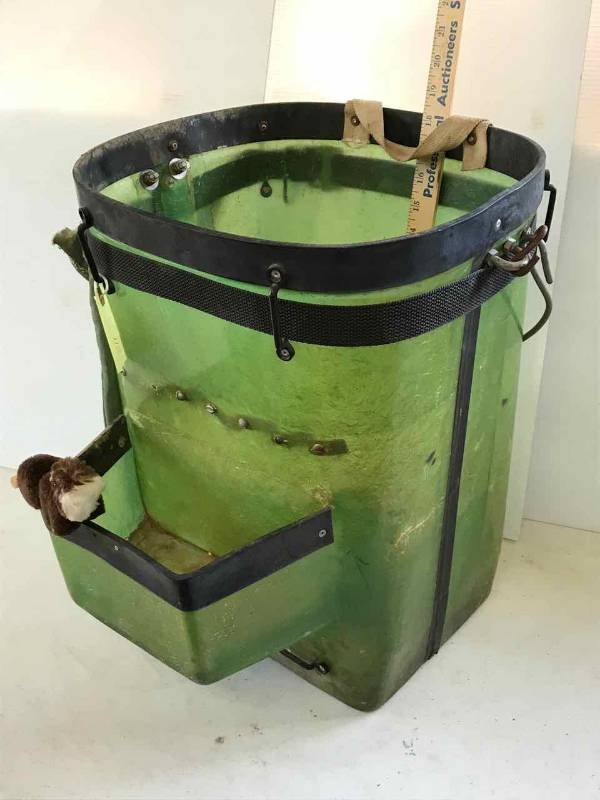 lot 112 image: Green Fiberglass Bucket Farrier Tool Tote