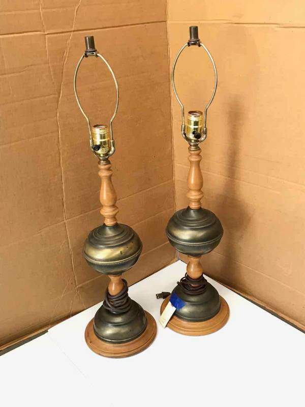 lot 117 image: (2) Lamps