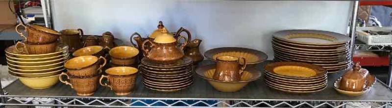 lot 126 image: Vernonware by Metlox, California Dish Set (caramel)