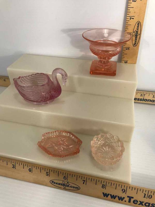 lot 144 image: Pink Glass Individual Salt Cellars, Swan, Footed, Pressed