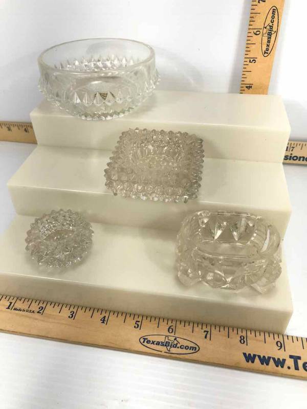 lot 175 image: Salt Cellars and a Small Crystal Bowl