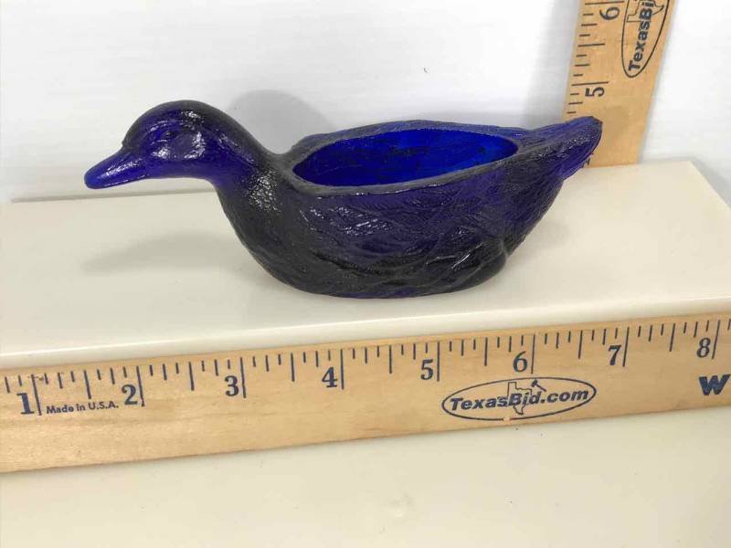 lot 178 image: Salt Cellar  Cobalt Glass Duck