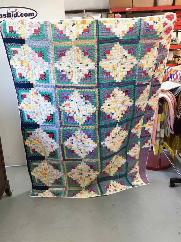 lot 184 image: Quilt