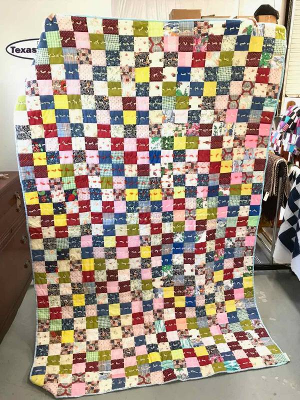 lot 186 image: Quilt  Yarn Tied