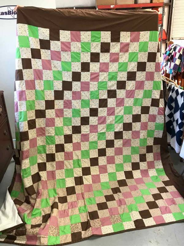 lot 187 image: Quilt
