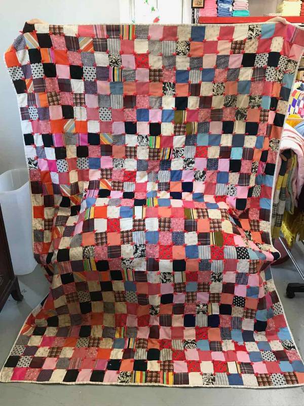 lot 191 image: Quilt Yarn Tied (poly)