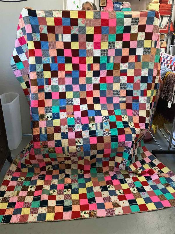 lot 192 image: Quilt (poly)