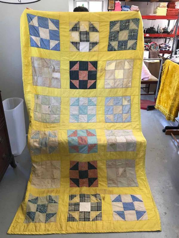 lot 210 image: Cutter Quilt (yellow)